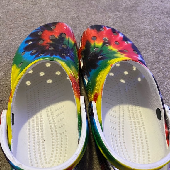 Tye-dye Crocks - Picture 2 of 6